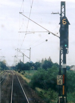 Fahrt mit 60 km/h, freie Fahrt erwarten